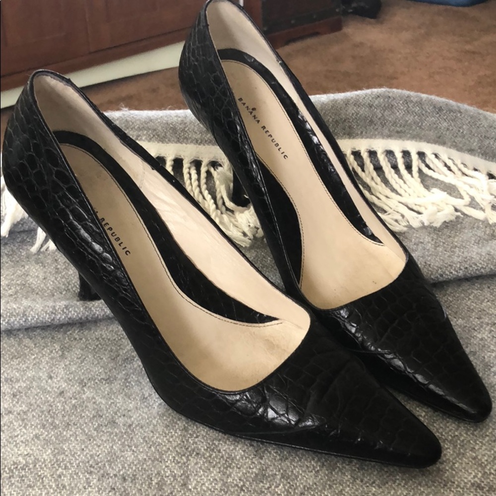 BANANA REPUBLIC LEATHER HEELS